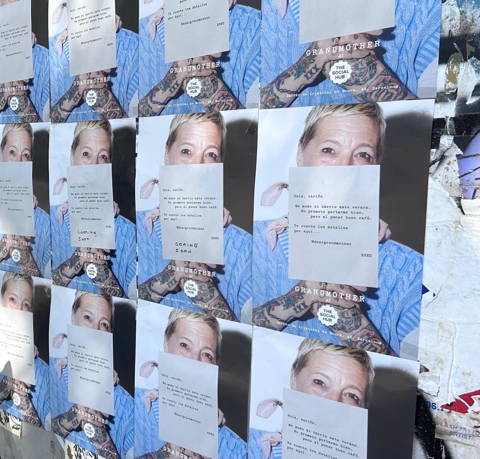 Pared con carteles de Grandmother at The Social Hub pegados en Barcelona